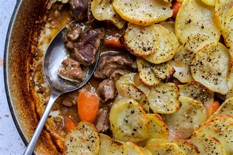  Il Lancashire Hotpot: Una delizia cremosa e saporita da scoprire!