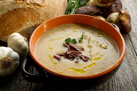  La Zuppa di Taro e Funghi: Un Tripudio di Sapori Terrosi e Freschezza Astutosa!